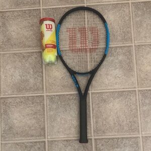 Wilson Ultra 100 v2.0 Tennis Racket with complimentary Tennis Balls